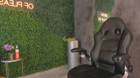 Snapshot of emmiily_z chatting on 01-28-25, 02:00 Emmiily online show from 01-28-25, 02:00