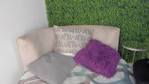 Snapshot of emmiily_z chatting on 01-31-25, 08:12 Emmiily online show from 01-31-25, 08:12