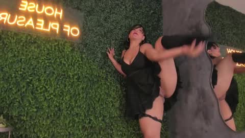 Snapshot of emmiily_z chatting on 02-09-25, 10:32 Emmiily online show from 02-09-25, 10:32