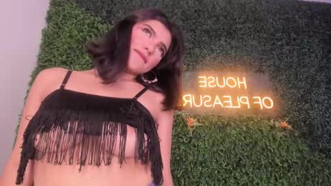 Snapshot of emmiily_z chatting on 03-12-25, 03:35 Emmiily online show from 03-12-25, 03:35