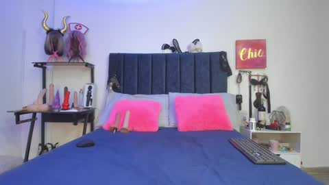 Snapshot of emmily_giraldo chatting on 12-11-24, 11:51 online show from 12-11-24, 11:51
