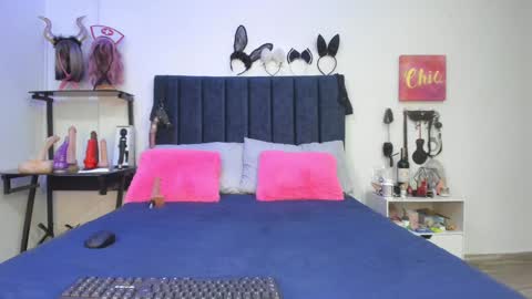Snapshot of emmily_giraldo chatting on 01-16-25, 05:55 online show from 01-16-25, 05:55