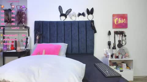 Snapshot of emmily_giraldo chatting on 01-27-25, 02:57 online show from 01-27-25, 02:57
