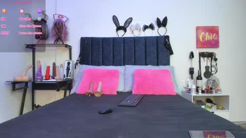 Snapshot of emmily_giraldo chatting on 02-01-25, 11:43 online show from 02-01-25, 11:43