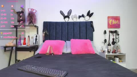 Snapshot of emmily_giraldo chatting on 02-06-25, 02:58 online show from 02-06-25, 02:58