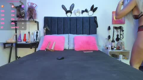 Snapshot of emmily_giraldo chatting on 02-07-25, 12:06 online show from 02-07-25, 12:06
