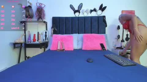 Snapshot of emmily_giraldo chatting on 02-10-25, 11:46 online show from 02-10-25, 11:46