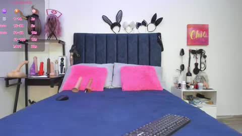 Snapshot of emmily_giraldo chatting on 02-12-25, 11:51 online show from 02-12-25, 11:51