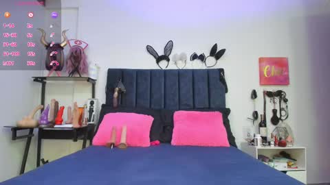 Snapshot of emmily_giraldo chatting on 02-26-25, 12:03 online show from 02-26-25, 12:03