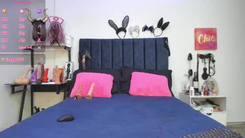 Snapshot of emmily_giraldo chatting on 02-27-25, 02:54 online show from 02-27-25, 02:54