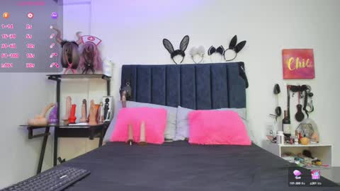 Snapshot of emmily_giraldo chatting on 03-07-25, 03:28 online show from 03-07-25, 03:28
