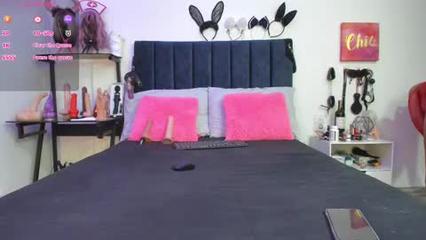 Snapshot of emmily_giraldo chatting on 03-12-25, 12:04 online show from 03-12-25, 12:04
