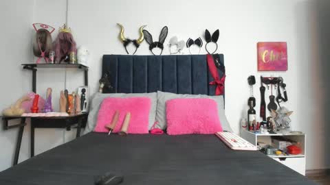 Snapshot of emmily_giraldo chatting on 10-06-25, 12:24 online show from 10-06-25, 12:24