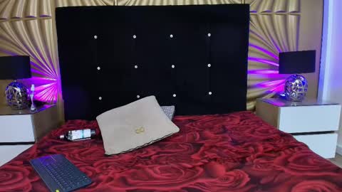 Snapshot of emmily_keller chatting on 11-08-25, 01:22 Emmily keller online show from 11-08-25, 01:22