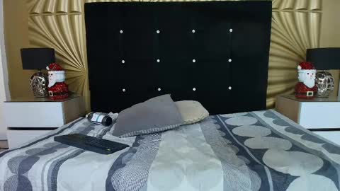 Snapshot of emmily_keller chatting on 11-13-25, 01:43 Emmily keller online show from 11-13-25, 01:43