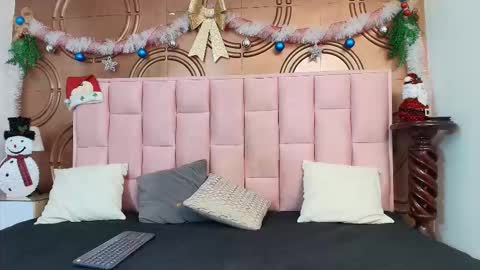 Snapshot of emmily_keller chatting on 12-05-25, 01:31 Emmily keller online show from 12-05-25, 01:31