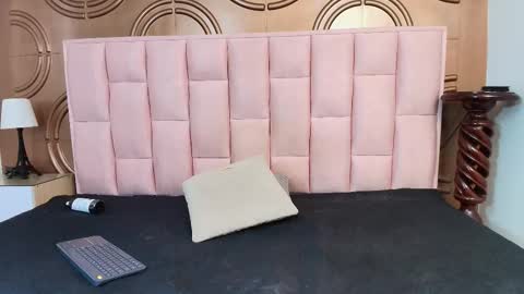 Snapshot of emmily_keller chatting on 01-19-26, 01:48 Emmily keller online show from 01-19-26, 01:48