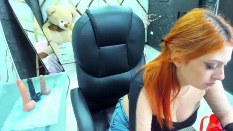 Snapshot of emmily_walker chatting on 10-10-25, 03:05 EmmilyWalker online show from 10-10-25, 03:05