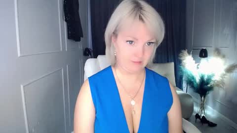 Snapshot of emmmam chatting on 10-14-25, 08:04 emmmam online show from 10-14-25, 08:04