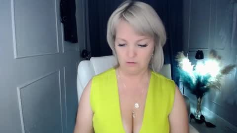 Snapshot of emmmam chatting on 10-18-25, 01:23 emmmam online show from 10-18-25, 01:23