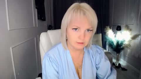 Snapshot of emmmam chatting on 10-20-25, 02:06 emmmam online show from 10-20-25, 02:06