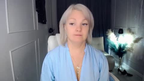 Snapshot of emmmam chatting on 10-22-25, 02:17 emmmam online show from 10-22-25, 02:17