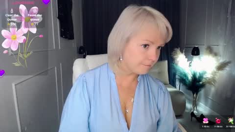 Snapshot of emmmam chatting on 10-26-25, 11:31 emmmam online show from 10-26-25, 11:31