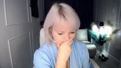 Snapshot of emmmam chatting on 11-11-25, 11:21 emmmam online show from 11-11-25, 11:21