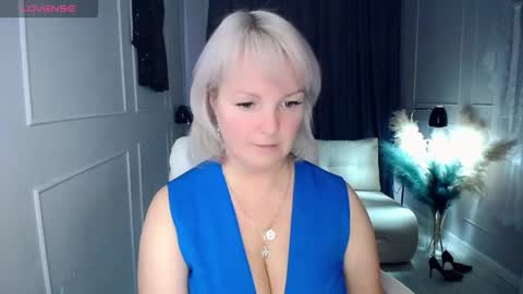 Snapshot of emmmam chatting on 11-12-25, 09:10 emmmam online show from 11-12-25, 09:10