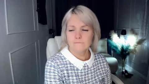 Snapshot of emmmam chatting on 11-26-25, 10:00 emmmam online show from 11-26-25, 10:00