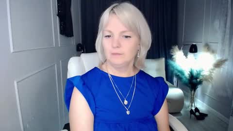 Snapshot of emmmam chatting on 11-28-25, 10:18 emmmam online show from 11-28-25, 10:18