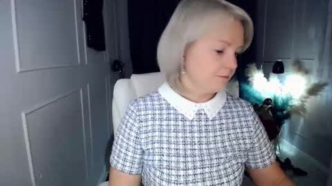 Snapshot of emmmam chatting on 12-14-25, 10:09 emmmam online show from 12-14-25, 10:09