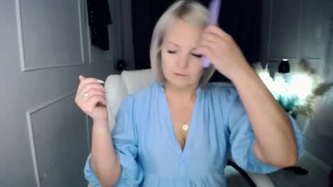 Snapshot of emmmam chatting on 12-18-25, 11:16 emmmam online show from 12-18-25, 11:16