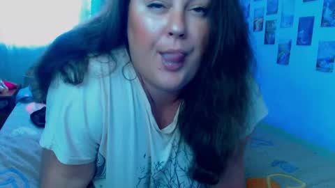 Snapshot of emmyxotty chatting on 12-19-25, 10:11 Emmy online show from 12-19-25, 10:11