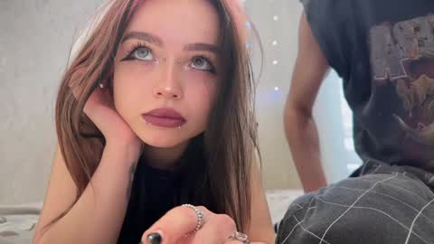 Snapshot of emo_couple666 chatting on 02-01-25, 05:28 Gabriel Elizabeth online show from 02-01-25, 05:28