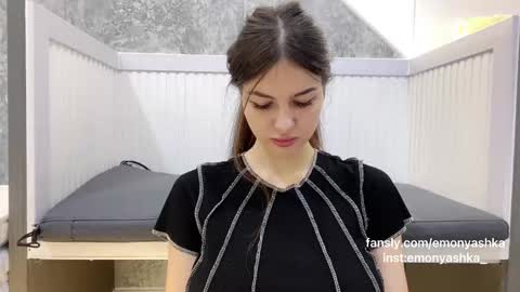 Snapshot of emonyashka chatting on 02-12-25, 05:37 Emo online show from 02-12-25, 05:37