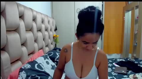 Snapshot of emperatriztapia chatting on 01-25-25, 05:18 emperatriztapia online show from 01-25-25, 05:18