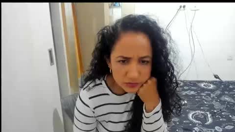 Snapshot of emperatriztapia chatting on 10-23-25, 11:35 emperatriztapia online show from 10-23-25, 11:35