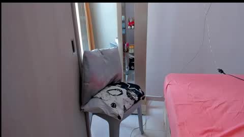 Snapshot of emperatriztapia chatting on 11-02-25, 07:27 emperatriztapia online show from 11-02-25, 07:27