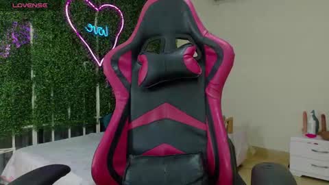 Emy online show from 03-22-26, 01:58