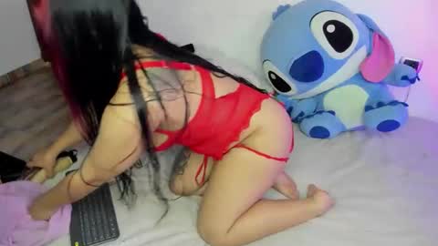 Snapshot of emy_xdy chatting on 03-05-26, 08:27 Im Emily would you like to help me reach 100 online show from 03-05-26, 08:27