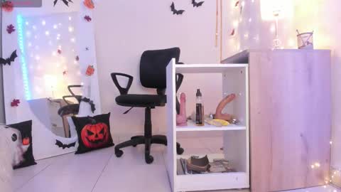 EMYLY  online show from 10-24-25, 08:05