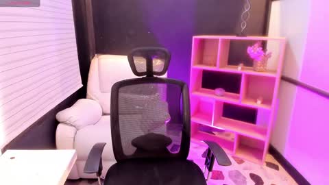 Snapshot of emysilver chatting on 12-06-24, 05:44 Emy Silver online show from 12-06-24, 05:44