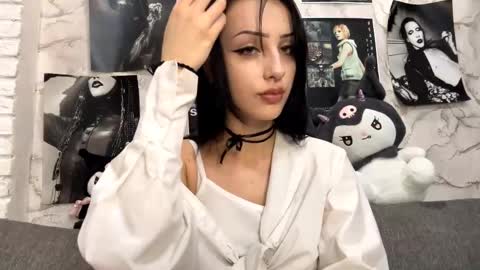 Amelia online show from 10-23-25, 07:12