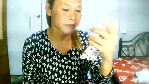 Snapshot of encantadats chatting on 01-05-25, 10:08 CHUN LY online show from 01-05-25, 10:08