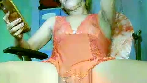 Snapshot of encantadats chatting on 09-27-25, 05:23 CHUN LY online show from 09-27-25, 05:23