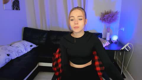 Snapshot of enchanted_bella chatting on 01-13-26, 02:00 enchanted_bella online show from 01-13-26, 02:00