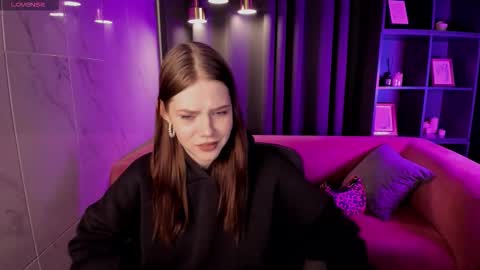 Leah online show from 10-21-25, 01:34