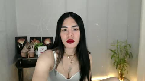Snapshot of enchantress_mia03 chatting on 05-28-26, 01:30 enchantress_mia03 online show from 05-28-26, 01:30