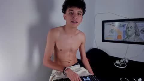 Snapshot of energy_lover137 chatting on 03-21-26, 06:44 Salo online show from 03-21-26, 06:44